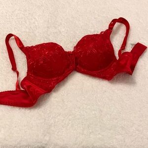 Beautiful red lace bra size 34B